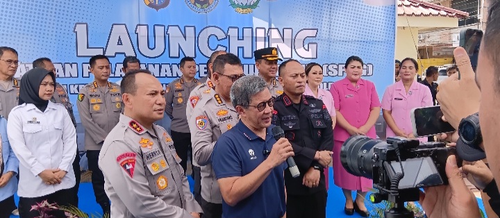 Apresiasi Rocky Gerung Kepada Yayasan Kemala Bhayangkari Cabang Sat Brimob Polda Riau yang Meluncurkan Satuan Pelayanan Pemenuhan Gizi (SPPG)